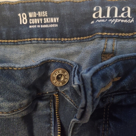 Jeans - Picture 2 of 4